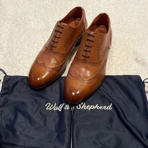 Like new Wolf & Shepherd Senna Wingtip size 9 dress shoes